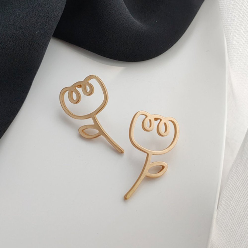 💙Rosebud Gold-tone Stud Earrings - Picture 7 of 9